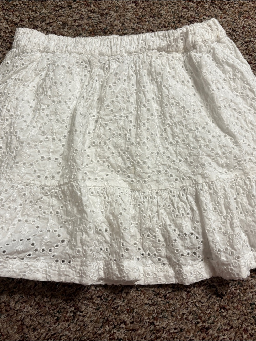⬇️Vineyard Vines small 7/8 white eyelet Skirt